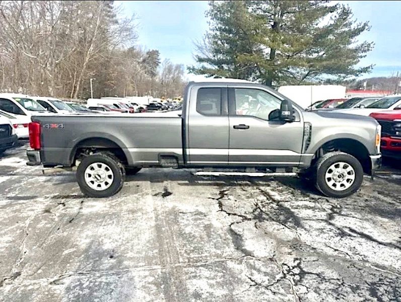 2023 FORD F250 SUPER CAB XLT