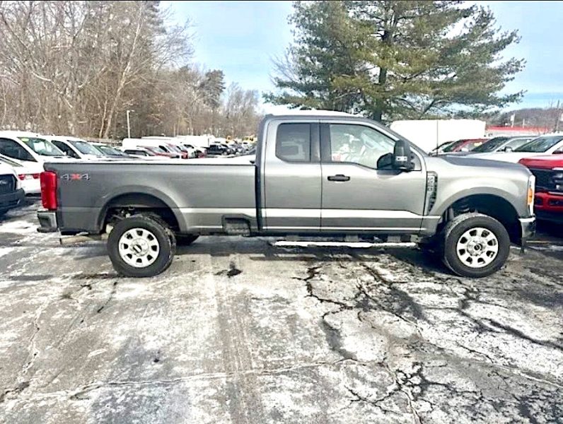 2023 FORD F250 SUPER CAB XLT
