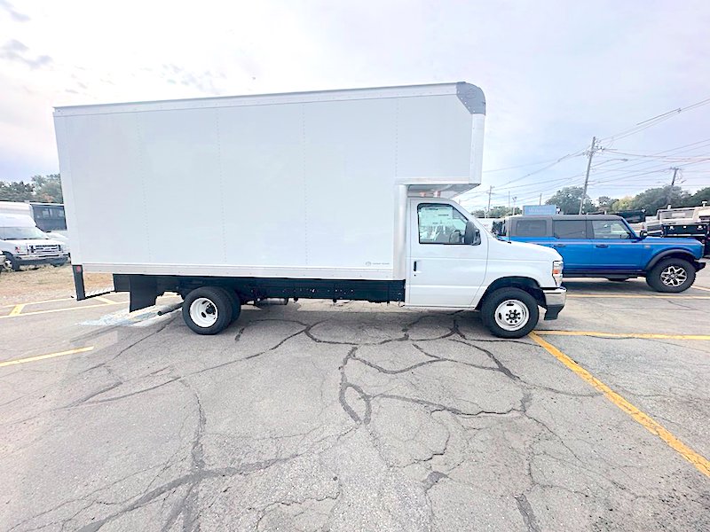 2027 E450 MOVER VAN
